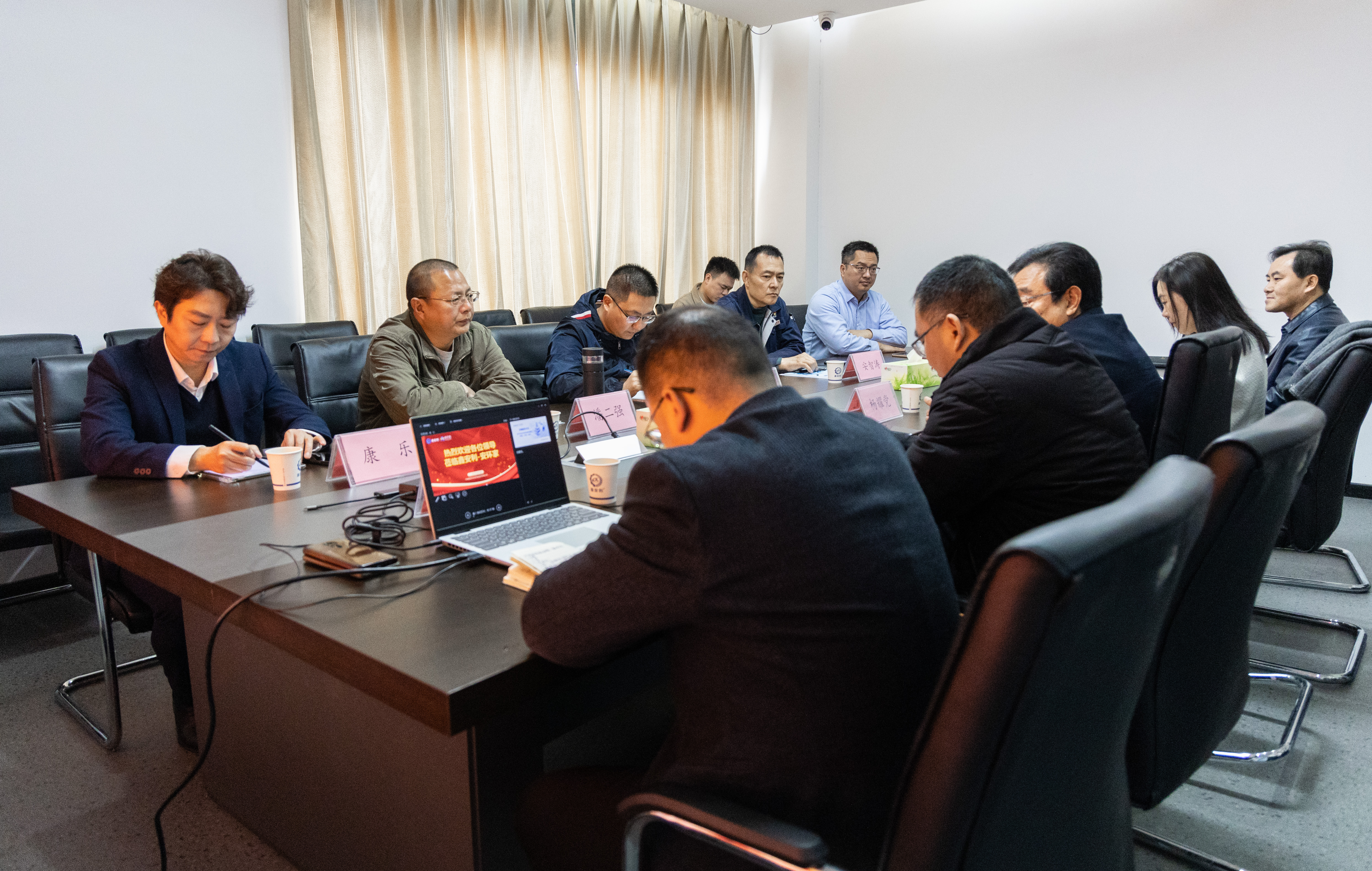 安鑫服務(wù)無憂企業(yè)客戶業(yè)務(wù)座談會(huì)成功舉辦，共探安全風(fēng)險(xiǎn)管理新路徑